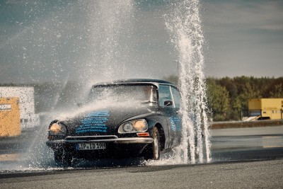 Durch Fontäne trocken 2 XT219990.jpg