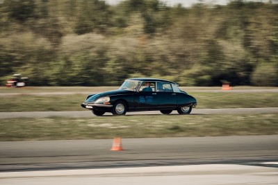 Beschleunigung XT218845.jpg