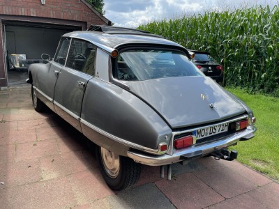 Citroen DS - hinten links.jpeg
