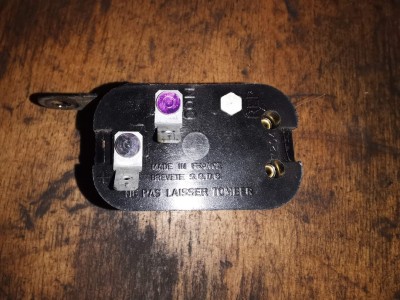 Blinkerrelais Cartier eckig Anschlüsse.jpg